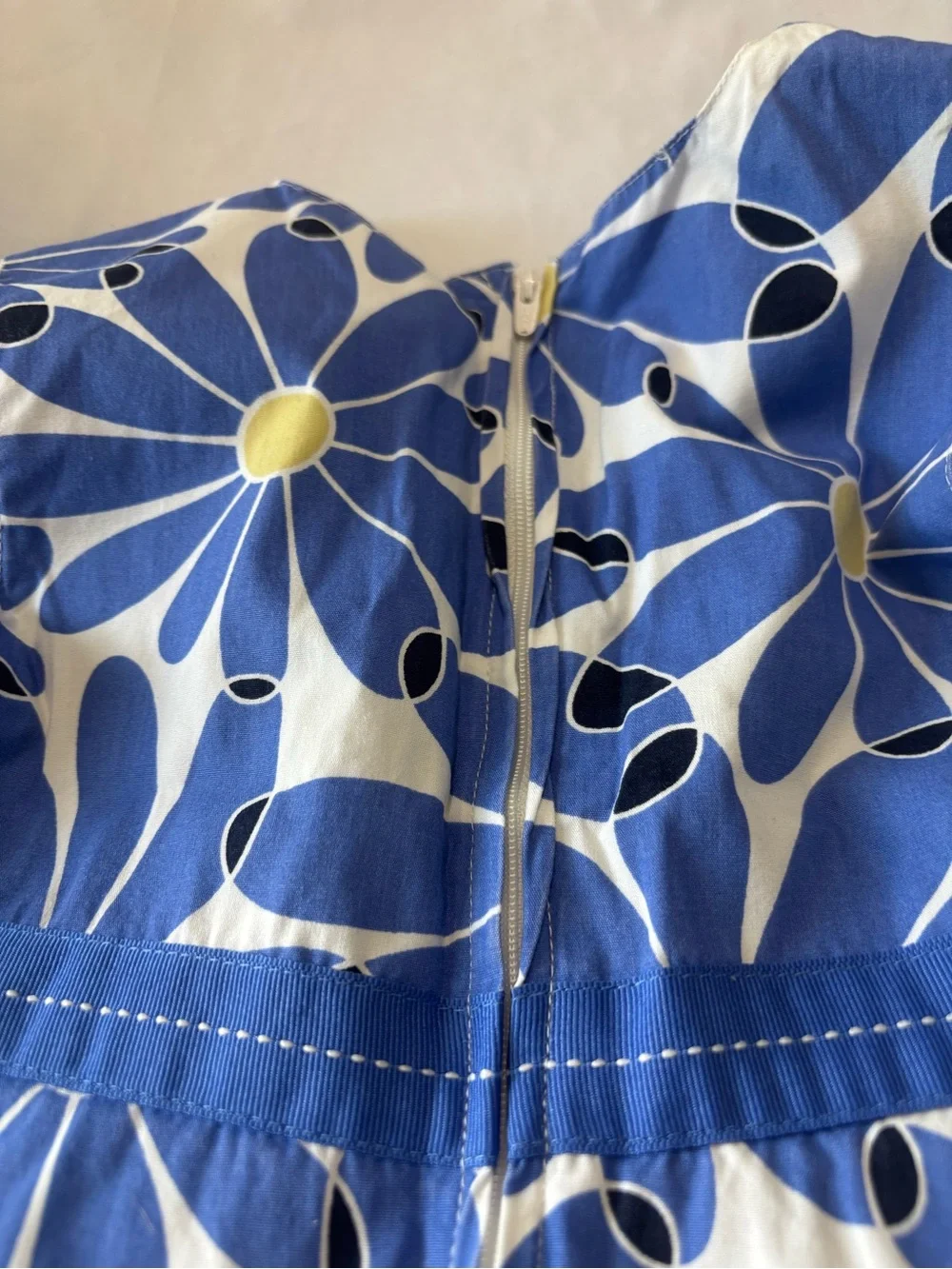 Gymboree Fit and Flare Daisy Print Dress Size 8